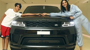 യാത്രകള്‍ക്ക് കൂട്ടായി റേഞ്ച് റോവര്‍ സ്‌പോര്‍ട്ട് ബ്ലാക്ക് എഷിഷന്‍; ചിത്രങ്ങള്‍ പങ്കുവെച്ച് നൈല ഉഷ