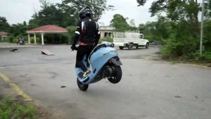 ഇലക്ട്രിക് സ്‌കൂട്ടര്‍ എന്ന തോന്നല്‍ വേണ്ട; Ola ഇലക്ട്രിക് സ്‌കൂട്ടറിന്റെ സ്റ്റണ്ട് വീഡിയോ ഇതാ