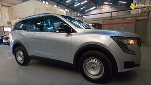 അടിസ്ഥാന വേരിയന്റില്‍ പോലും കൈനിറയെ ഫീച്ചറുകള്‍; പരിചയപ്പെടാം Mahindra XUV700 MX ഡീസല്‍ വേരിയന്റിനെ