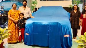 ഒരുപാടു സന്തോഷം ഈ വരവേല്‍പ്പിന്; Hundai Alcazar സ്വന്തമാക്കി സൈജു കുറുപ്പ്