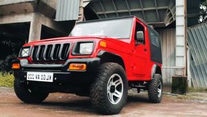 റെഡ് നിറത്തിൽ പരുക്കൻ ഭാവത്തിൽ കസ്റ്റം ബിൾഡ് Mahindra Invader