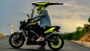 മഴയും വെയിലും ഏൽക്കേണ്ട; ഹിറ്റായി ഇരുചക്ര വാഹനങ്ങളിലെ പുത്തൻ ഷീൽഡ് സജ്ജീകരണം