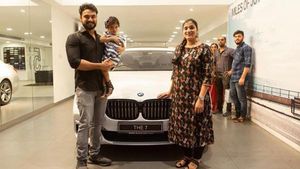 Honda City മുതൽ Audi Q7 വരെ; മലയാളത്തിന്റെ മിന്നും താരം ടൊവിനോയുടെ കാർ കളക്ഷൻ