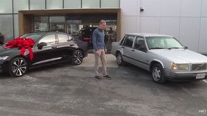 ഒന്നല്ല അഞ്ചല്ല 10 ലക്ഷം മൈലുകൾ പിന്നിട്ട് 1991 വോൾവോ സെഡാൻ; ഉടമയക്ക് സമ്മാനമായി പുത്തൻ S60 സെഡാൻ നൽകി ബ്രാൻഡ്