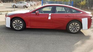 Toyota Mirai FCEV കേരളത്തലും! തിരുവന്തപുരത്ത് രജിസ്റ്റർ ചെയ്ത വാഹനം പഠനാവശ്യത്തിന് ഉപയോഗിക്കും