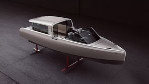 P-8 Voyager; ലോകത്തിലെ ആദ്യ ലോംഗ് റേഞ്ച് ഇലക്ട്രിക് ഹൈഡ്രോഫോയിൽ ടാക്സി ബോട്ട് അവതരിപ്പിച്ച് Candela