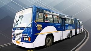 KSRTC-യുടെ നെടു നീളൻ പാമ്പൻ ബസ് കൊച്ചിയിൽ; അനാക്കോണ്ടയുടെ സർവ്വീസ് തോപ്പുംപടി-കരുനാഗപ്പള്ളി റൂട്ടിൽ