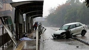 കാര്‍ അപകടത്തിന് ശേഷം എന്തുചെയ്യണം; ഘട്ടംഘട്ടമായി ചെയ്യേണ്ടത് ഇതെല്ലാം