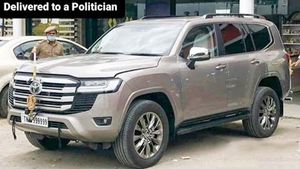 ഇന്ത്യയിൽ വേറെ ആർക്കുമില്ല! രാജ്യത്ത് എത്തും മുമ്പേ പുത്തൻ ലാൻഡ് ക്രൂയിസർ സ്വന്തമാക്കി തമിഴ്‌നാട് മന്ത്രി