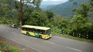 തുരുമ്പ് പിടിച്ചു കിടന്ന ആനവണ്ടികൾ ആക്രിവിലയ്ക്ക് വിറ്റു