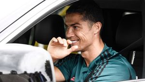 ക്രിസ്റ്റ്യാനോ സ്വന്തമാക്കിയ ആദ്യ കാർ  ഇതാണ്; സൂപ്പർ കാറുകൾക്കിടയിൽ ആ 'നോർമൽ' കാറിനെ കുറിച്ചറിയാം