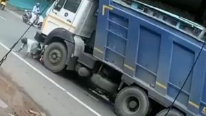 രക്ഷപ്പെട്ടത് ഭാഗ്യം കൊണ്ട് മാത്രം! ഹെവി വാഹനങ്ങളുടെ ബ്ലൈൻഡ് സ്പോട്ടിനെ കുറിച്ചറിയാം