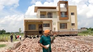'സഞ്ചരിക്കുന്ന വീട്'; എക്‌സ്പ്രസ്‌വേക്കായി അരക്കോടി മുടക്കി വീട് മാറ്റുന്നൊരു പഞ്ചാബുകാരന്‍