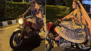 ഇതിലും മികച്ച എൻട്രി സ്വപ്നങ്ങളിൽ മാത്രം; വിവാഹപ്പന്തലിലേക്ക് ബുള്ളറ്റ് ഓടിച്ചു വന്ന്  നവവധു