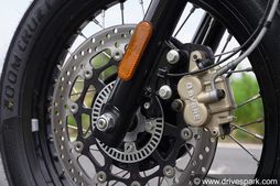 ചുമ്മാ അങ്ങ് ബ്രേക്ക് പിടിച്ചാൽ മാത്രം പോര! ഇതും കൂടെ അറിഞ്ഞ് വച്ചോ