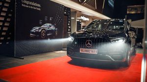 യാത്രകൾ ഇനി ബെൻസിനകത്ത്, പുത്തൻ GLA 35 AMG എസ്‌യുവി സ്വന്തമാക്കി അപർണ ബാലമുരളി