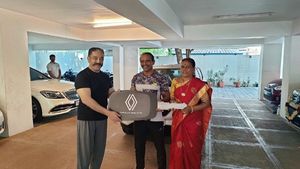 68ാം വയസ്സിൽ  ഇന്ത്യന്‍ 2വിനായി കിടിലൻ മേക്കോവർ;  ഫിറ്റ്നസ് പരിശീലകന് കാര്‍ സമ്മാനിച്ച് കമൽ ഹാസൻ 