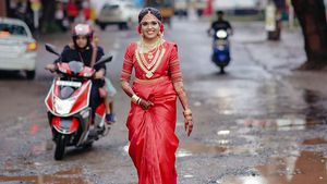 'റോഡില്‍ കുഴിയുള്ളപ്പോള്‍ എന്തിന് ലൊക്കേഷന്‍ തപ്പി നടപ്പൂ'; പൊട്ടിപ്പൊളിഞ്ഞ റോഡിലെ ഫോട്ടോഷൂട്ട് വൈറല്‍