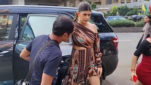 സെലിബ്രിറ്റികളുടെ പുത്തൻ ആഢംബര വാഹനങ്ങൾ കാണാം