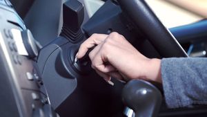 ട്രാഫിക് ബ്ലോക്കിൽ എഞ്ചിൻ ഓഫ് ചെയ്യണോ വേണ്ടയോ എന്ന സംശയമുണ്ടോ? 