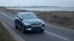 മോഡൽ നിരയിലേക്ക് പുത്തൻ ഫെയ്‌സ്‌ലിഫ്റ്റ് മോഡലുകളുമായി Volvo എത്തി, കൂട്ടിന് മൈൽഡ്-ഹൈബ്രിഡ് ടെക്കും