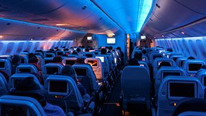 വിമാനയാത്രക്കിടെ അറിയാതെ കരഞ്ഞ് പോകുന്നുണ്ടോ? എന്ത് കൊണ്ടാണെന്നറിയണ്ടേ?