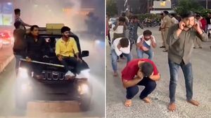 ഓടുന്ന Scorpio-യുടെ മുകളില്‍ കയറി പടക്കം പൊട്ടിച്ച് ആഘോഷം; പൊലീസ് നല്‍കിയ ശിക്ഷ കാണണോ?