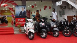 തമിഴ്നാട് എന്ന സുമ്മാവാ; ബൈക്ക് സ്വന്തമാക്കാൻ ലൈസൻസ് വേണ്ട