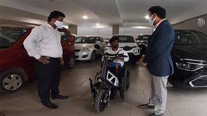 നത്തിങ്ങ് ഈസ് ഇംമ്പോസിബിൾ; വീൽചെയറിൽ നിന്ന് ബൈക്കിലേക്ക്