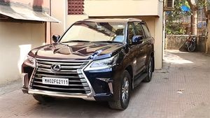 ജാൻവിയുടെ കാർ കളക്ഷനിൽ ഇവനാണ് കൊമ്പൻ