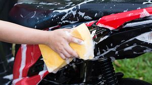 ബൈക്ക് ഇങ്ങനെ കഴുകരുത്; തെറ്റ് ആവര്‍ത്തിക്കാതിരിക്കാന്‍ ഈ 10 കാര്യങ്ങള്‍ ശ്രദ്ധിക്കൂ