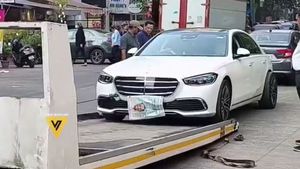 എന്തുപറ്റി രമണാ കിംഗ് ഖാൻ്റെ മെർസിഡീസ് ബെൻസ് എസ് ക്ലാസിന് ?