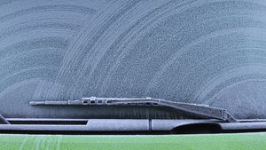 ഫോഗ് പ്രശ്‌നമാവുന്നുണ്ടോ? വിൻഡ്‌ഷീൽഡ് എങ്ങനെ കൃത്യമായി ഡീഫോഗ് ചെയ്യാം