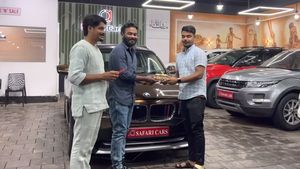 അപ്പാനി രവിയുടെ സ്വപ്ന സാക്ഷാത്കാരം; യാത്രയ്ക്ക് കൂട്ടായി ഇനി ആഡംബര വാഹനം