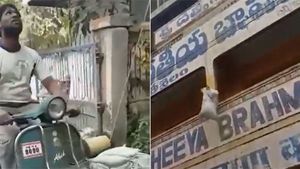 Bajaj Chetak 'ഇലക്ട്രിക് കപ്പി'യാക്കി നിര്‍മാണ തൊഴിലാളി; കൈയ്യടിക്കാതിരിക്കുന്നത് എങ്ങനെയെന്ന് ആനന്ദ് മഹീന്ദ്ര