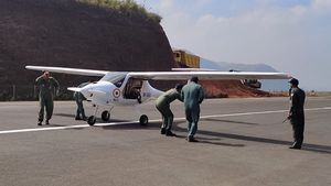 ഇവിടുത്തെ ലാൻഡിങ്ങ് ആണ് ലാൻഡിങ്ങ്; ഇടുക്കി സത്രം എയർസ്ട്രിപ്പിൽ വിമാനമിറങ്ങി