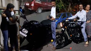 ജന്മദിനത്തില്‍ പിതാവിന് സ്വപ്‌ന ബൈക്ക് സമ്മാനിച്ച് മകന്‍; ഈ വീഡിയോ നിങ്ങള്‍ക്ക് പുഞ്ചിരി സമ്മാനിക്കും