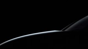 90'സ് കിഡ്‌സ് ഒന്ന് ശ്രദ്ധിക്കണേ...പ്ലേ സ്റ്റേഷന്‍ സജ്ജീകരിച്ച കാര്‍ വരുന്നു