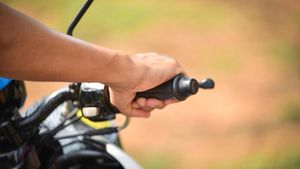 ബൈക്ക് ആക്സിലറേറ്റര്‍ എന്തുകൊണ്ടാണ് വലതുവശത്ത് വെച്ചിരിക്കുന്നതെന്ന് അറിയാമോ? സംഗതി സിംപിളാണ്