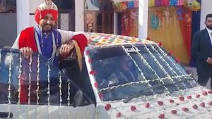 ലക്ഷ്വറി കാര്‍ വേണ്ട, വിവാഹത്തിന് അച്ഛന്റെ മാരുതി 800 മതിയെന്ന് വരന്‍; അനുകരണീയമെന്ന് നെറ്റിസണ്‍സ്