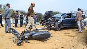 പരിചയക്കാര്‍ക്ക് 'കടം കൊടുത്ത' വണ്ടി അപകടത്തില്‍ പെട്ടാല്‍ ഉടമക്ക് എന്ത് സംഭവിക്കും? നിയമം വിശദമായി അറിയാം