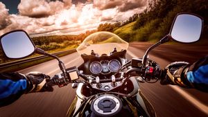 ബൈക്കിലെ മിറർ ഊരിവെക്കരുതേ... ഇതിന് ഗുണങ്ങൾ ഏറെയുണ്ട് 