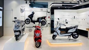 ഇക്കുറി സമ്മാനം ഇലക്ട്രിക് സ്‌കൂട്ടര്‍ ആക്കിയാലോ? വമ്പന്‍ വാലന്റൈന്‍സ് ഡേ ഡിസ്‌കൗണ്ടുമായി ഒകിനാവ