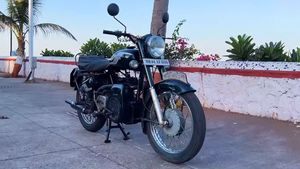 ഫുൾ ടാങ്കിൽ 900 കിലോമീറ്റർ വരെ ഓടിക്കാം, വൈറലായി പഴഞ്ചൻ എൻഫീൽഡ് ബൈക്ക്