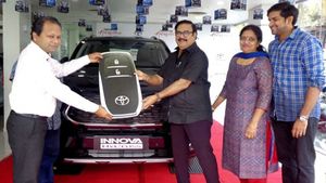 മൈലേജ് മെയിനാണല്ലോ... ഇന്നോവ ഹൈക്രോസ് വാങ്ങി മണിയൻപിള്ള രാജു