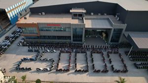 ഇതൊരു ബൂം ചിക്കാ വാവ മൊമന്റ്; 2.5 ലക്ഷം പ്രൊഡക്ഷൻ പിന്നിട്ട് ഒഖിനാവ