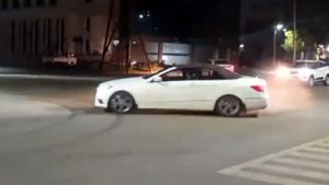 വണ്ടി പോയാൽ എന്നാ; സ്റ്റണ്ടിങ്ങ് വീഡിയോ കിട്ടിയാ മതിയെന്നാണല്ലോ