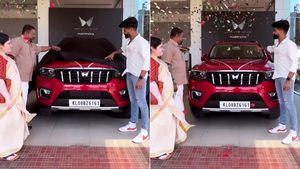 'അതുലിന്റെ സുവിശേഷം'; കടം കയറി കാറുകൾ വിറ്റ അച്ഛന് പുത്തൻ എസ്‌യുവി സമ്മാനിച്ച് മകൻ