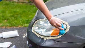 ഹെഡ്‌ലൈറ്റ് വൃത്തിയാക്കാൻ ആഗ്രഹിക്കുന്നുണ്ടെങ്കിൽ ഇതാണ് പോംവഴി