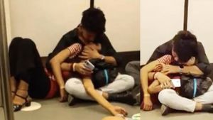 കമിതാക്കളുടെ ചുംബനപ്രകടനം; സിപിആർ നൽകുന്നതെന്ന് കമൻ്റുകൾ; വീഡിയോ വമ്പൻ വൈറൽ